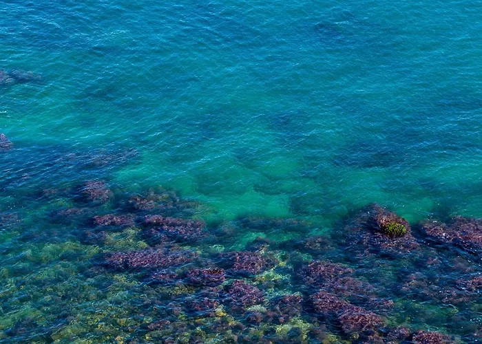 Punta Penna Seahouse *