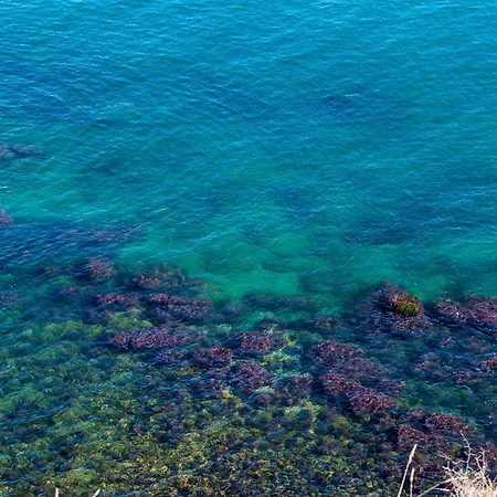 Punta Penna Seahouse *